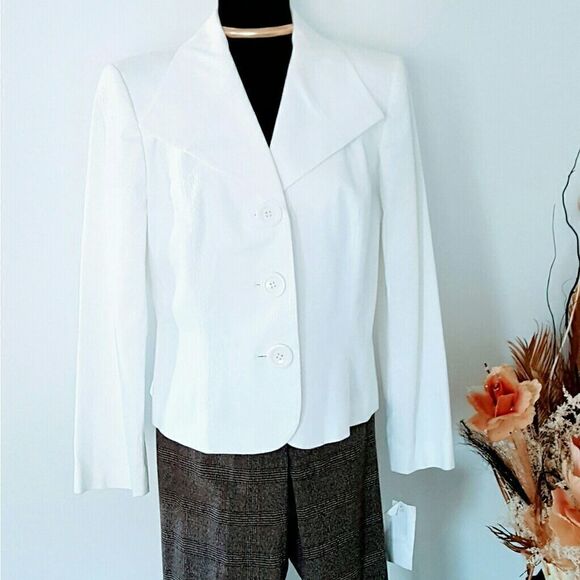 Kim Rogers white suit top - Picture 7 of 7